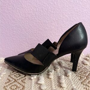 Bandolino Black leather pointed toe heels with elastic strap